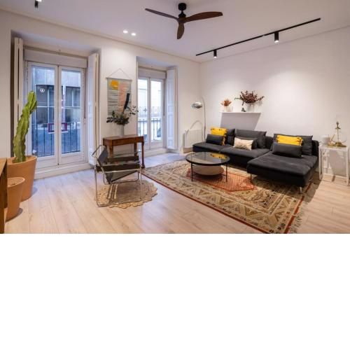 Stylish 2 Bedroom Apartment in the Heart of Madrid