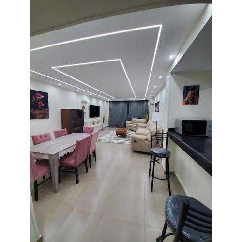 Stylish 3 bedroom apartment near pyramids