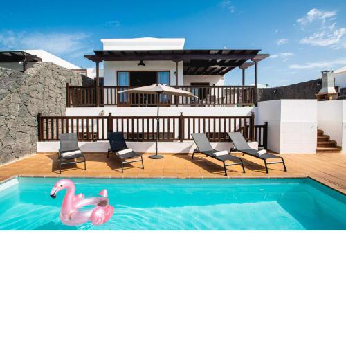 Stylish 6 Bedroom Villa Princesa - Hot Tub - Heated Pool - Near Beach & Waterparks