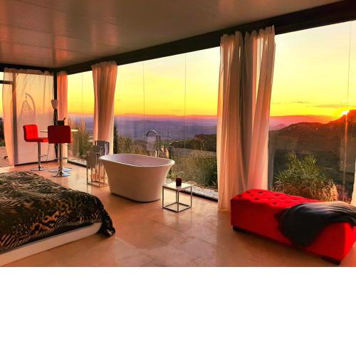 Stylish beautiful and exotic Oleandro glass Suite