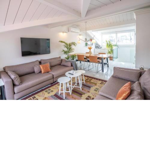 Stylish Duplex In Beyolu With Private Terrace