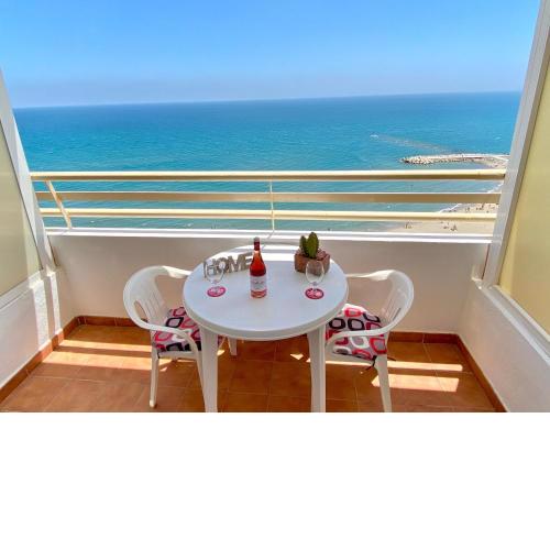 Stylish Fuengirola Studio with Panoramic Sea View