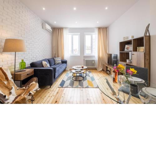 Stylish Gem 2BR Apartment with AC