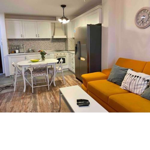 Stylish Magenta Apartment - terrace & free parking
