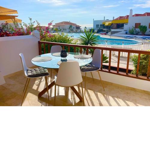 Stylish & Modern 1 bedroom suite on frontline of Playa del Duque