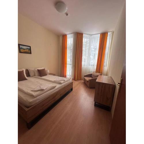 Stylish one bedroomed apartment 112 in main Flora building
