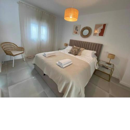 Stylish Seaside 3 Bed Apartment with Terrace + Sea View