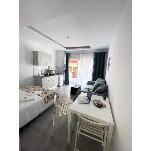 Stylish Studio Gio 211