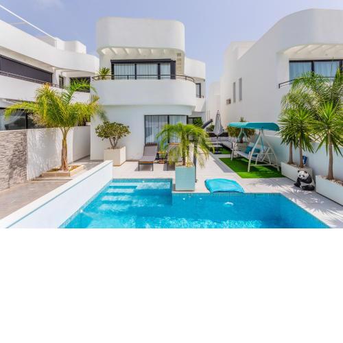 STYLISH VILLA 2018,POOL,3B.R.WIFI,NETFLIX