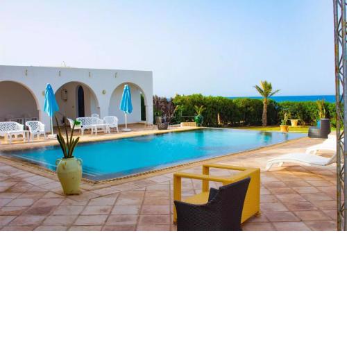 Sublime villa pieds dans l eau a Hergla