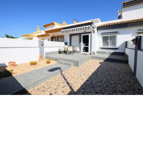 Sucina 2 Bed Bungalow walking distance of tow