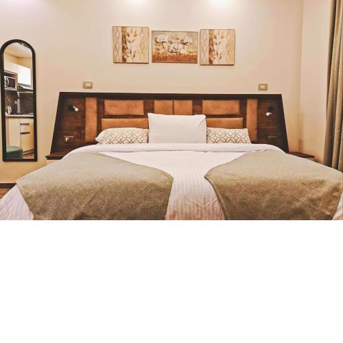 Suite with pool view