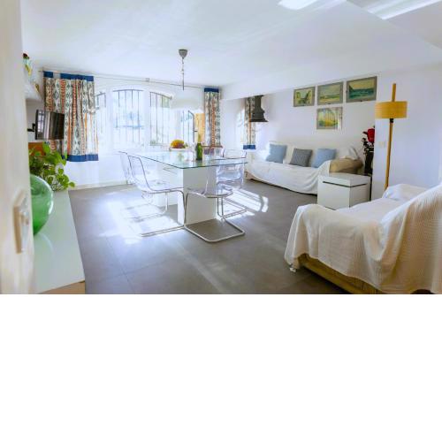 Suitur beachfront apartment Roc de Sant Gaietà
