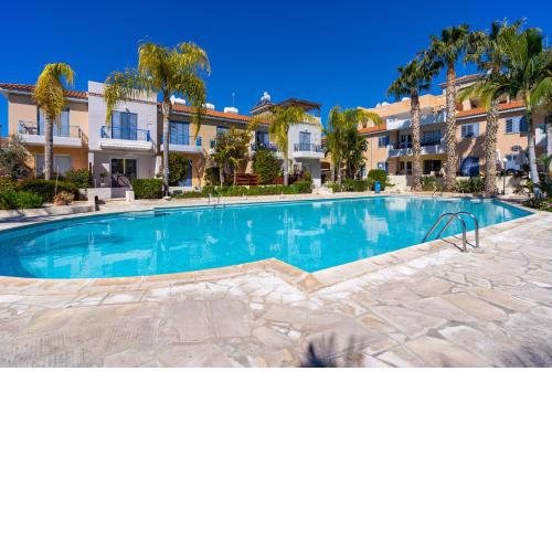 Summer Breeze holiday apartment with pool