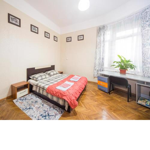 Summer Square - 2 bedrooms Retro Flat with great location, 1st fl