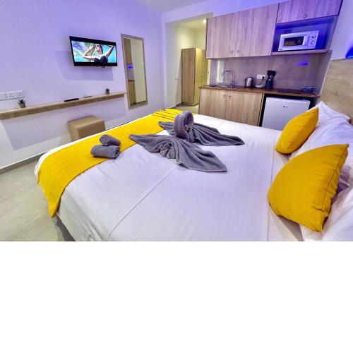 Sun Plaza Suites - Adults Only