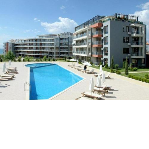 Sun Wave Sea and Pool View