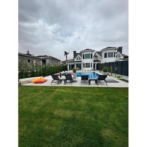 Sunken seated fire pit villa!