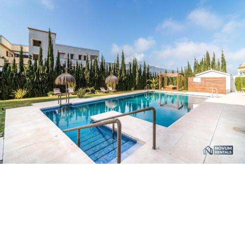 Sunlit 2 BDRM Apt with View in Centro Plaza