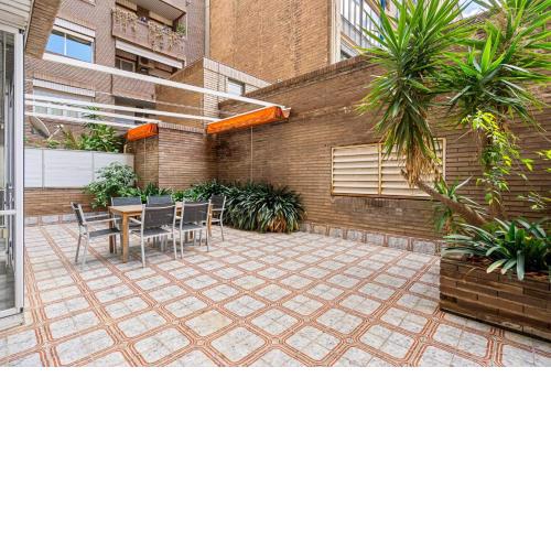 Sunlit Expansive Terrace, Ac & Outdoor Seating