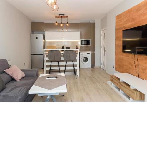Sunny 1BD Flat in St Constantine & Helena Complex