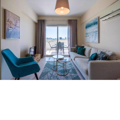 Sunny 2-BR Apartment in Mackenzie