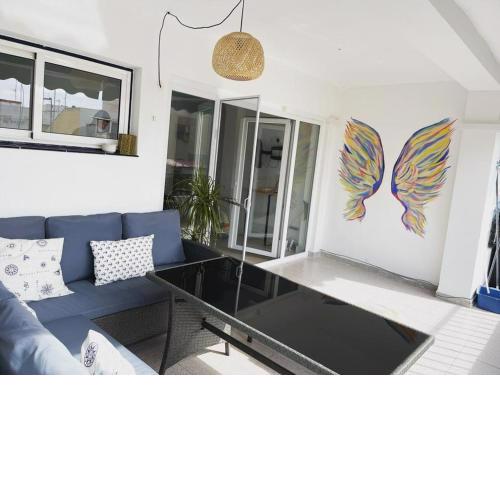 Sunny 3 bed beach flat - large terrace with sea view