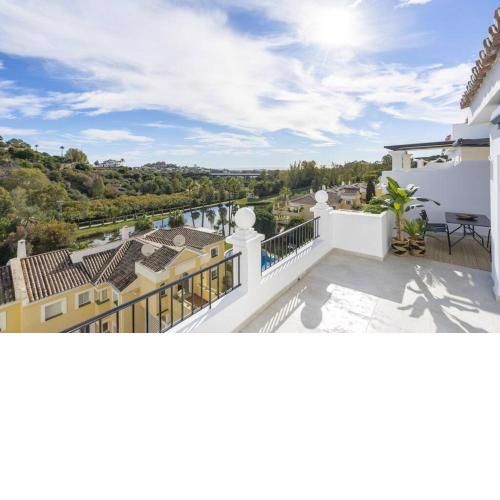Sunny 3BDR penthouse @Benahavis golf area