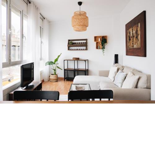 Sunny and modern apartment ideal for groups