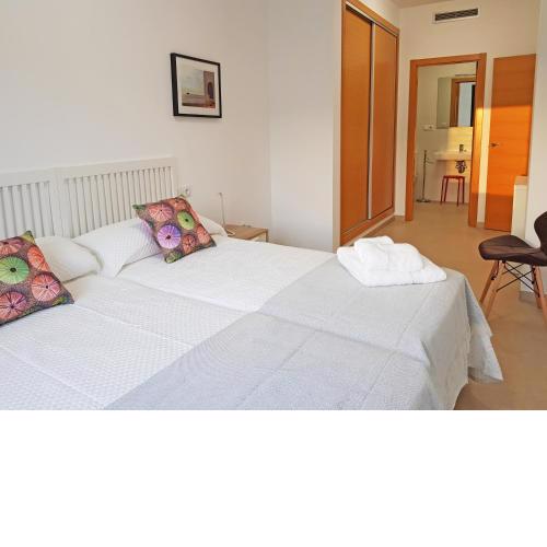 Sunny apartment great for Cycling, 300mb wifi