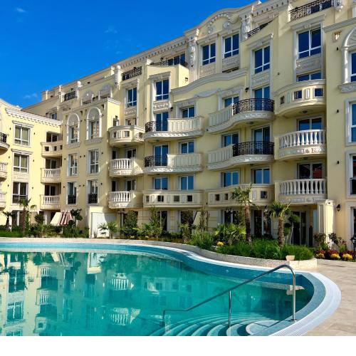 Sunny apartment in Bellicity complex