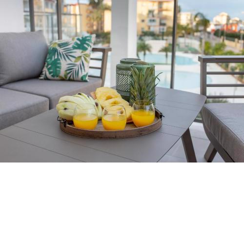 Sunny apartment in Denia with outdoor swimming pool and garage parking place included, 300m from the sandy beach