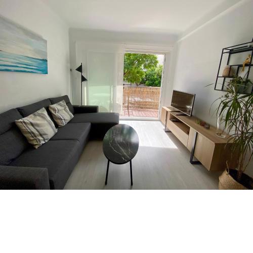 SUNNY APARTMENT NEAR THE BEACH.