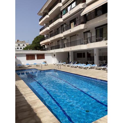 Sunny apartment with pool