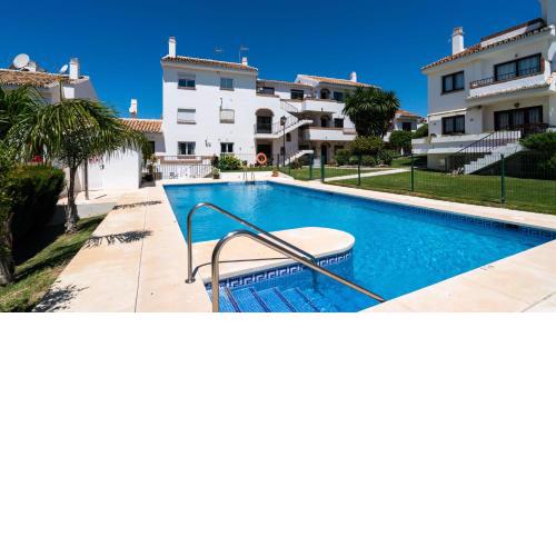 Sunny balcony with pool Ref 109