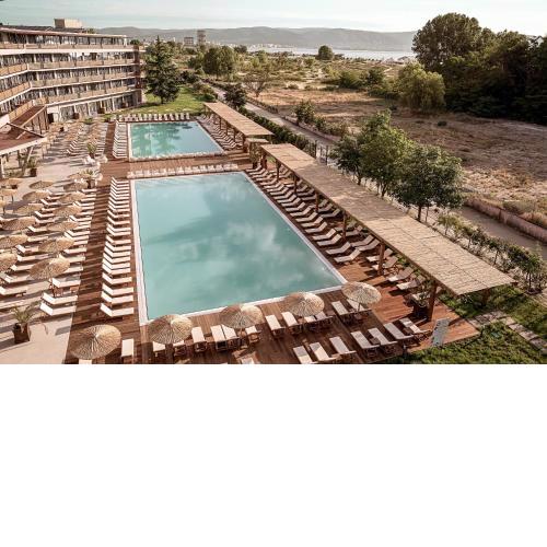 Sunny Beach Club - Adults Only #YouthfulVibes