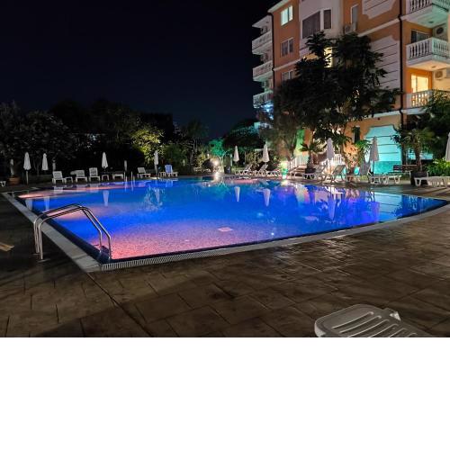 Sunny Beach Cozy Apartment With a Pool