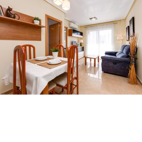Sunny Casita, Torrevieja, Modern 2 Bed Top Floor Apartment