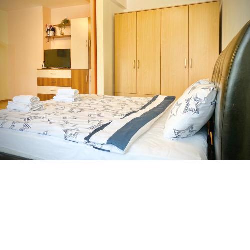 Sunny Central Apartment with TV & Wi-Fi