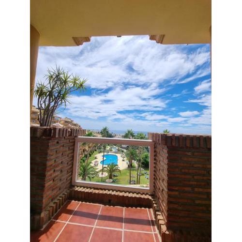 Sunny Coast Panoramic views to the Coast Wifi 2 Swimmingpools Kitchen Living Room Parking at door