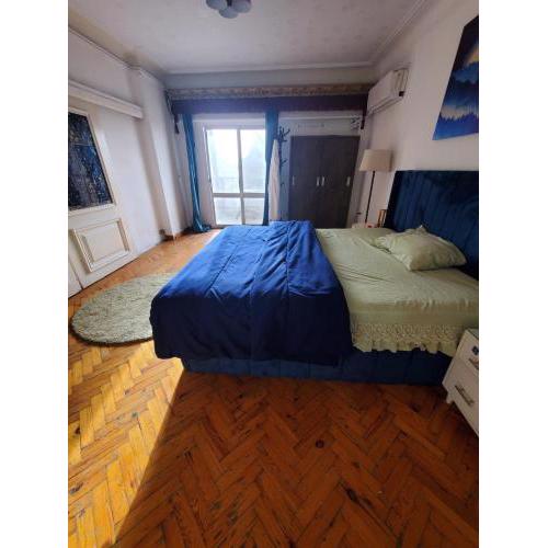 sunny cozy studio in the center of downtown