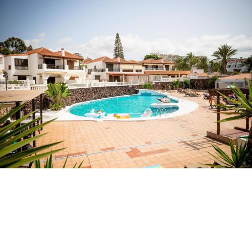 Sunny Large Terrace Apartment in Center of Las Americas