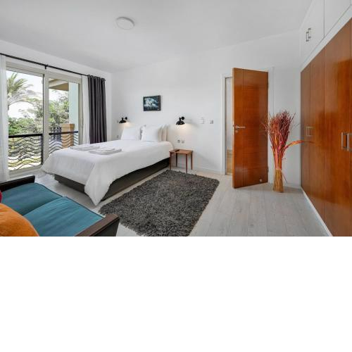 Sunny Oasis Golf and Pool and Gym in the Heart of Cairo