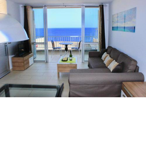 Sunny Ocean View Apartment