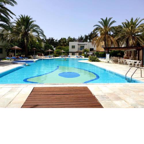 Sunny studio apartment in Paphos Gardens Resort