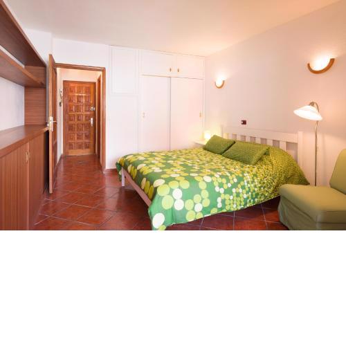 Sunny studio Flat
