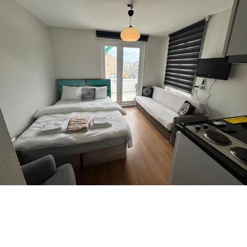 Sunny Terrace Retreat Near Taksim Square