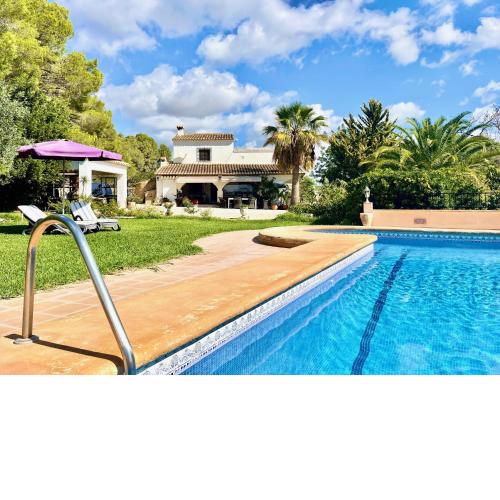 sunny villa with sea view, lots of land, very quiet