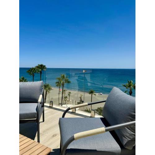 SunnyPalms - Beachfront Penthouse with stunning sea view
