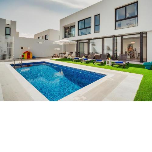 SunnyVillas 4BR New Villa Private Pool in Pernera